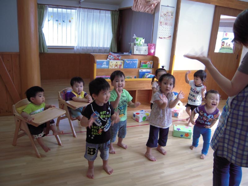 院内に無料の託児所があるので子育て中の職員も安心です